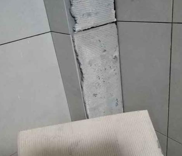东莞瓷砖空鼓维修公司分享下厨房瓷砖脱落的补救措施。